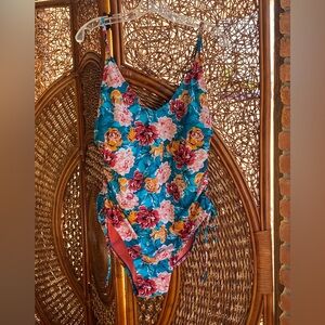 Time and Tru Floral Swimsuit One Piece Beautiful Floral Print Size XL (16-18)
